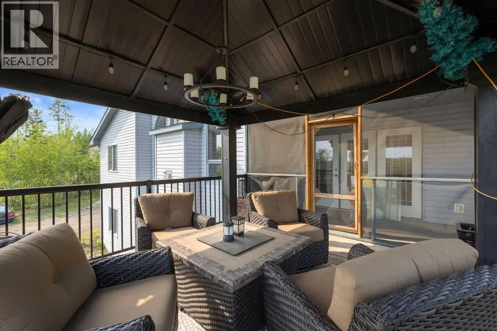 25 FREESTONE Way