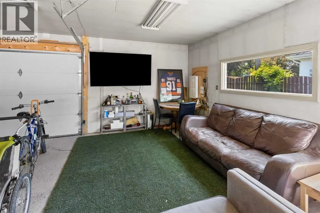 27 Gordon Drive SW
