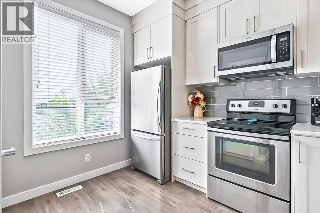 608 Drake Landing Wynd