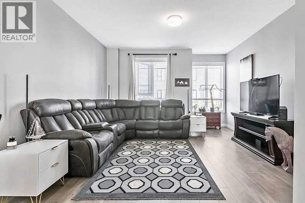 608 Drake Landing Wynd