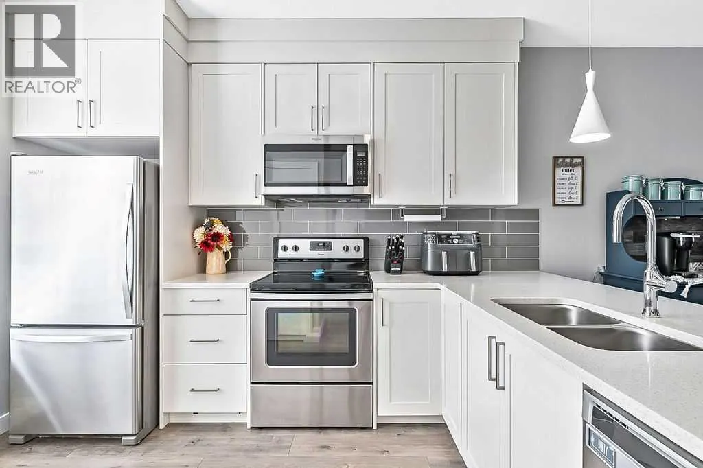 608 Drake Landing Wynd