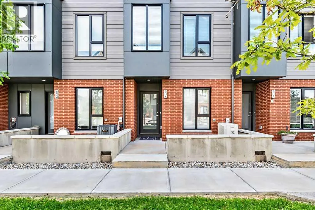 608 Drake Landing Wynd