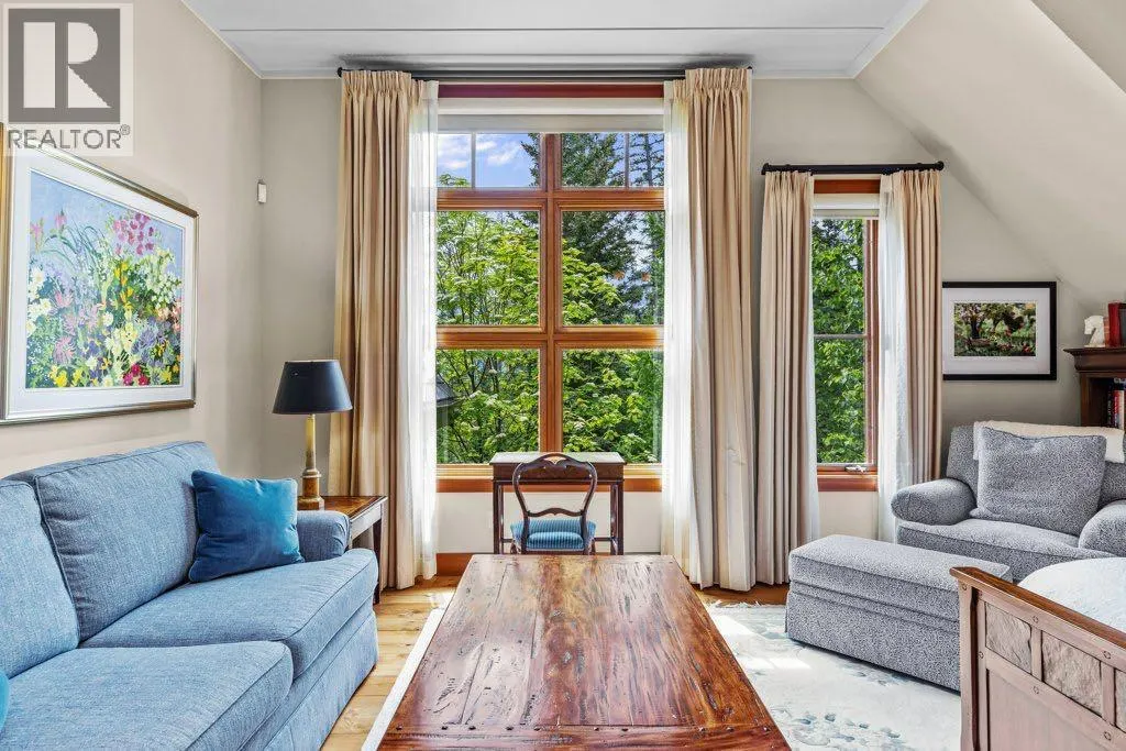 517 Silvertip Pointe