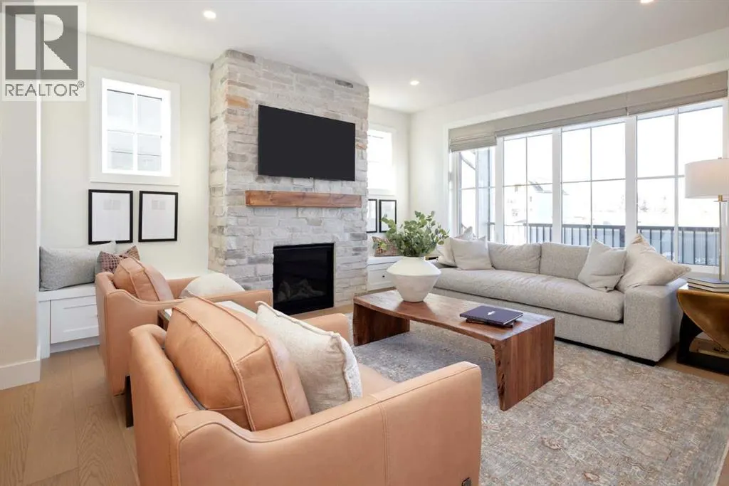 219 Calais Drive SW