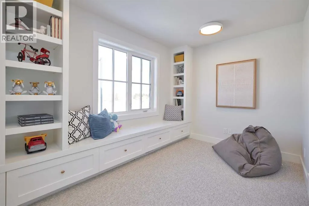 219 Calais Drive SW