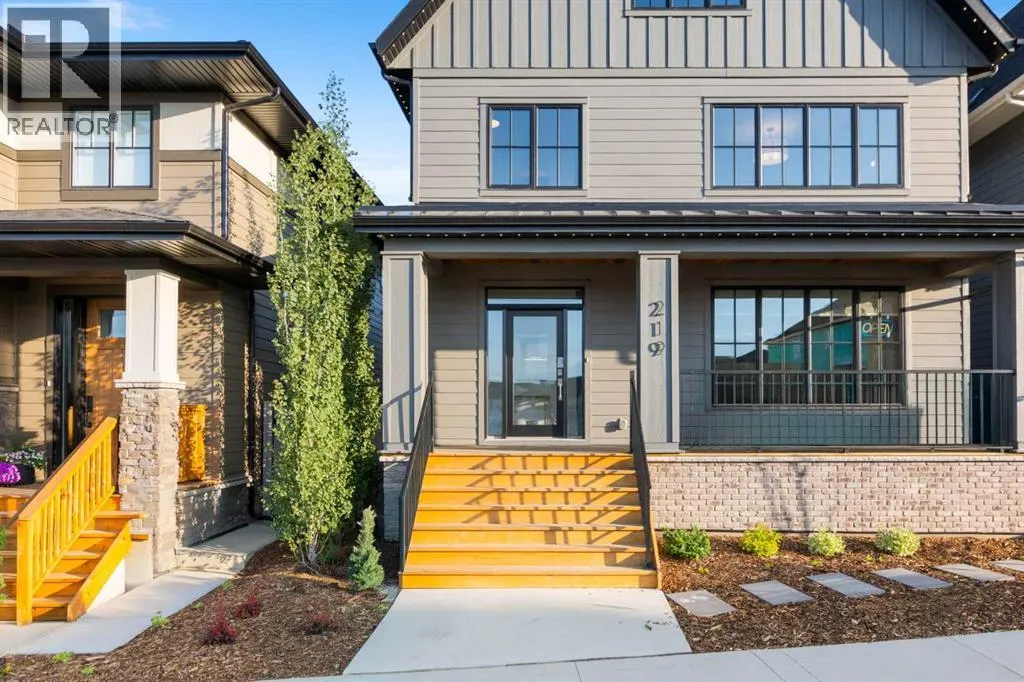 219 Calais Drive SW