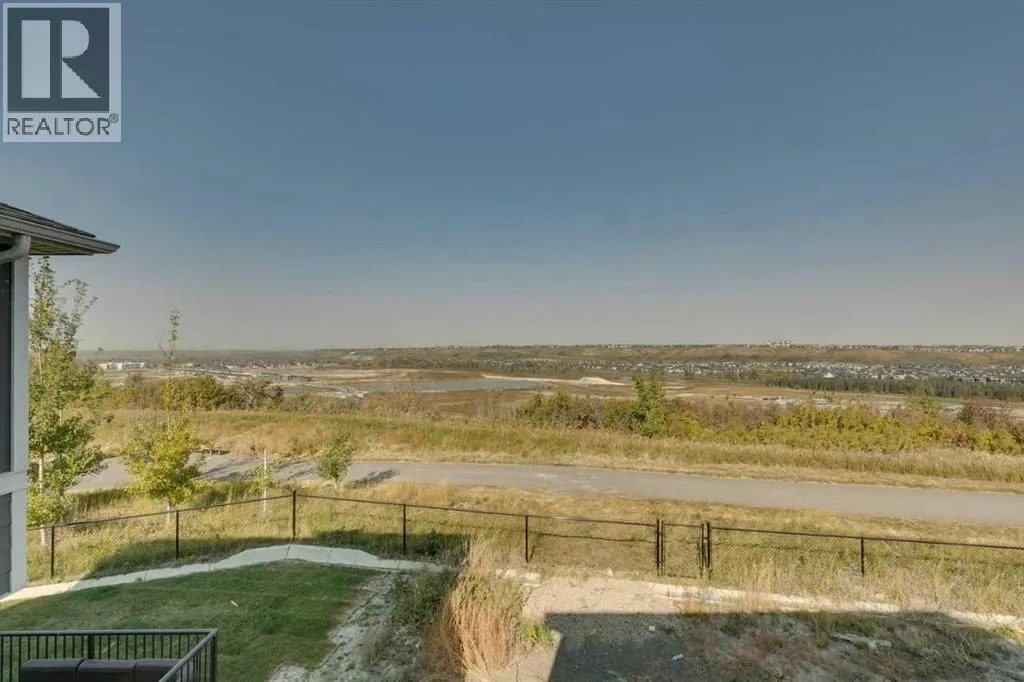 105 Legacy Reach Crescent SE