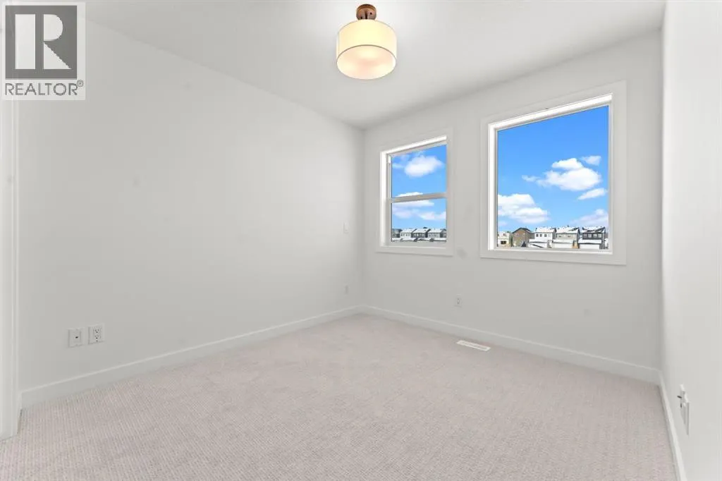 99 Raven Point SE