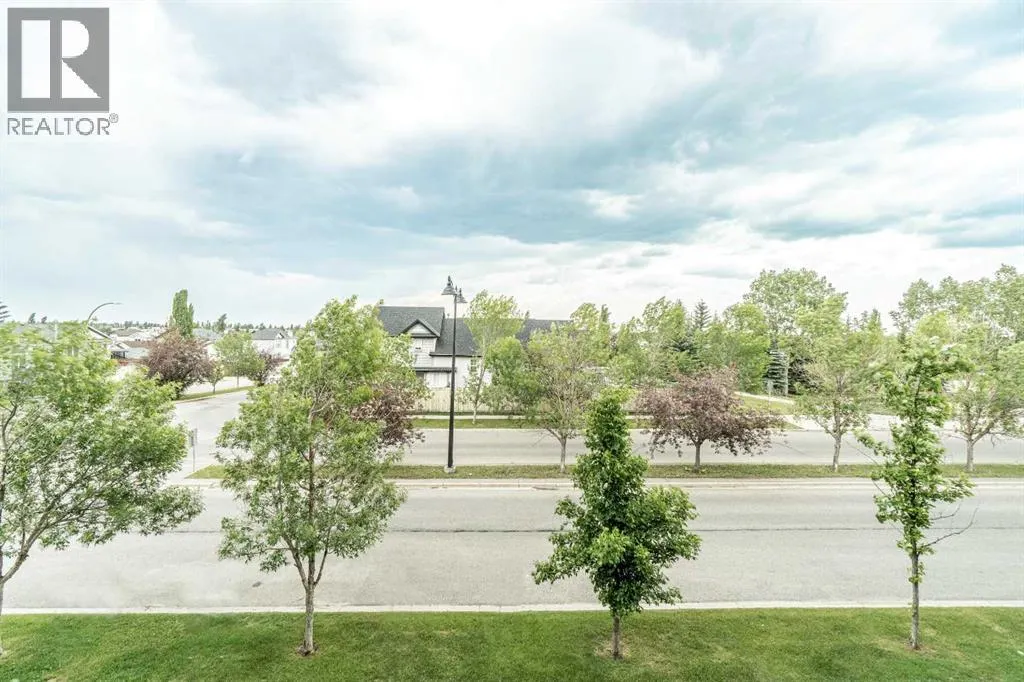 219, 15 Everstone Drive SW