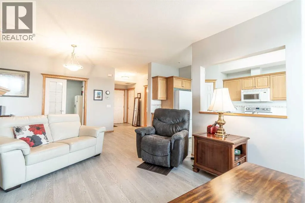 219, 15 Everstone Drive SW