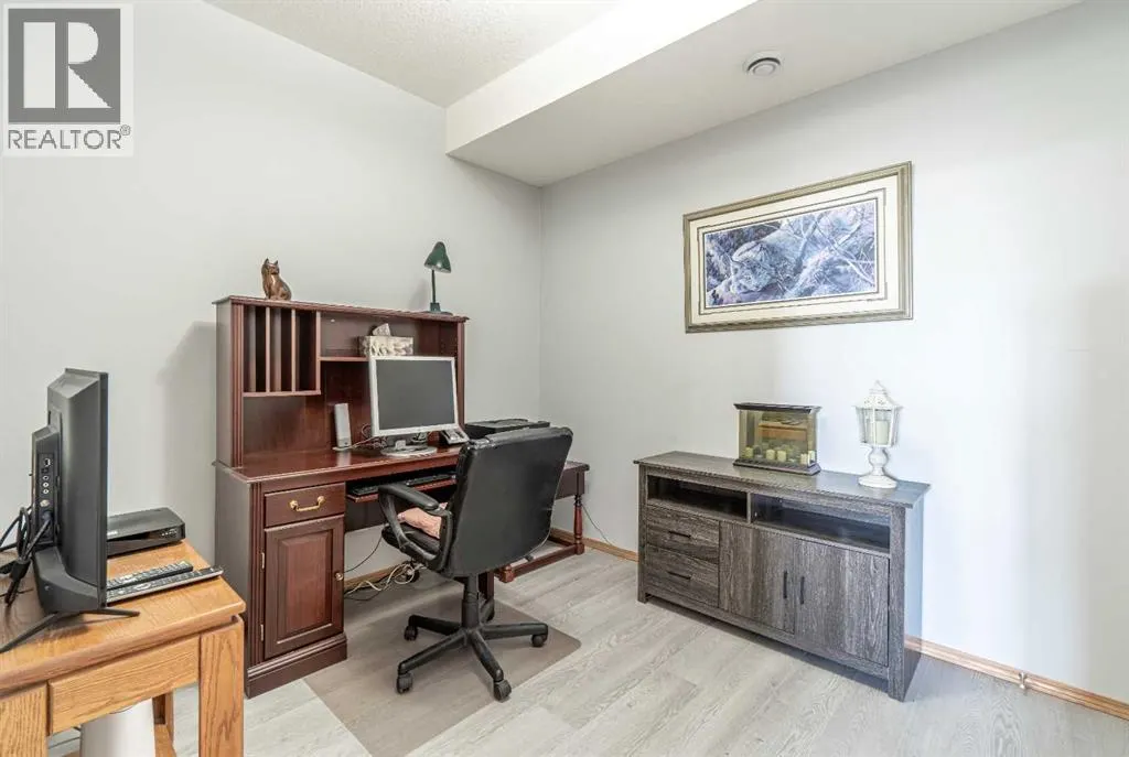 219, 15 Everstone Drive SW