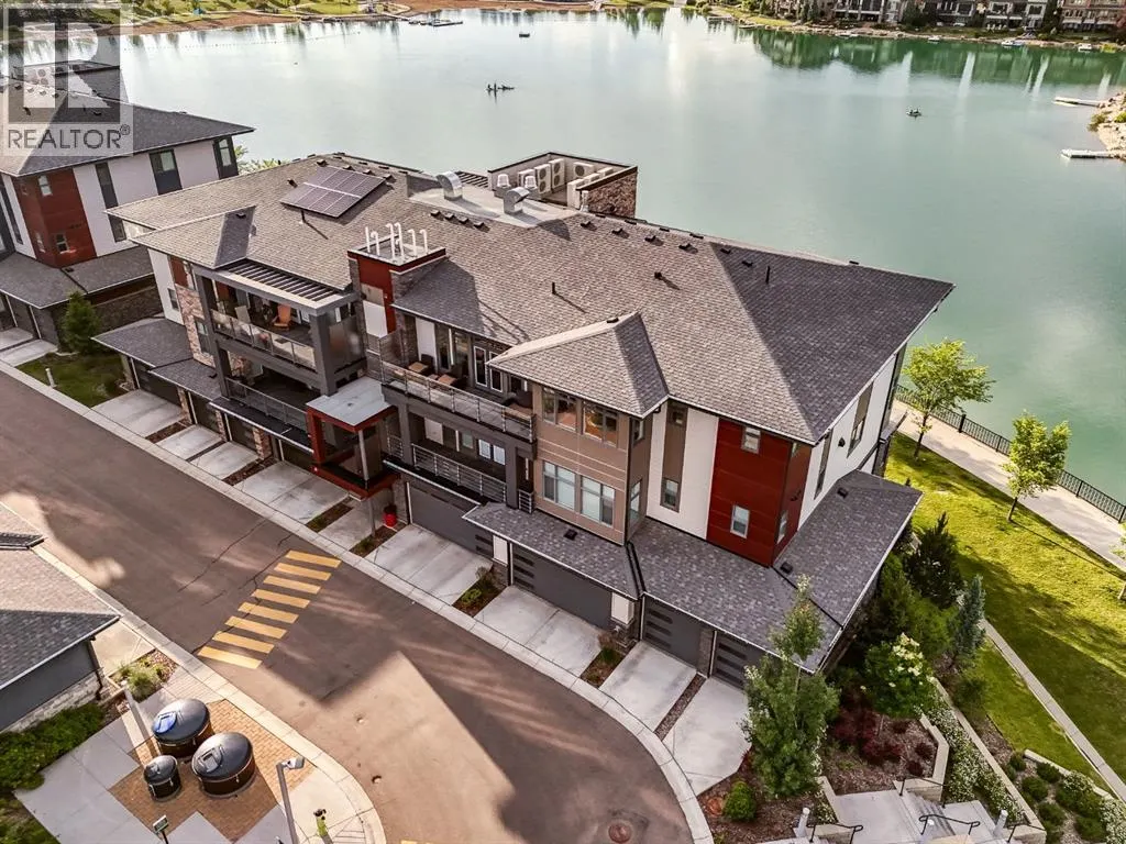 102, 29 Mahogany Circle SE
