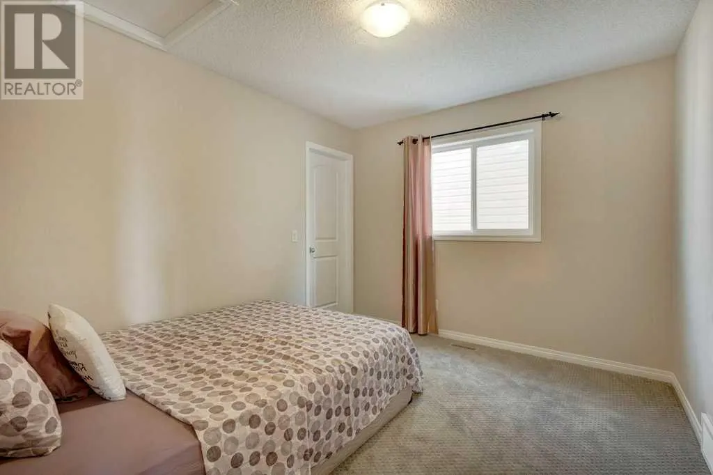 129 Walden Crescent SE