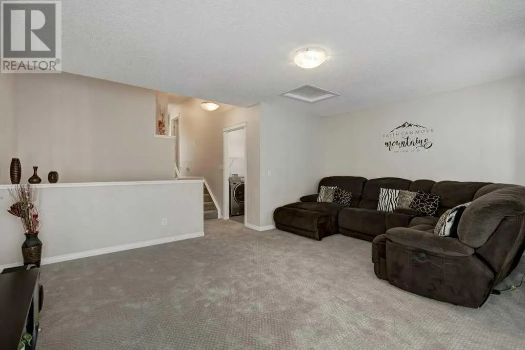 129 Walden Crescent SE