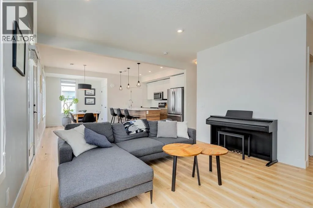 21, 230 Seton Passage SE