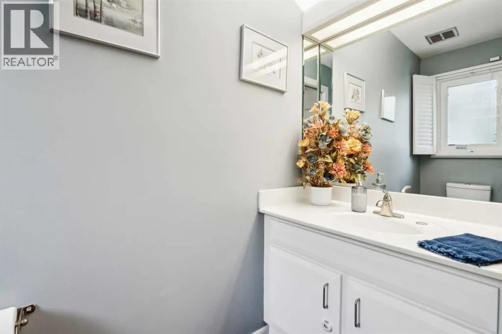 18, 3203 Rideau Place SW