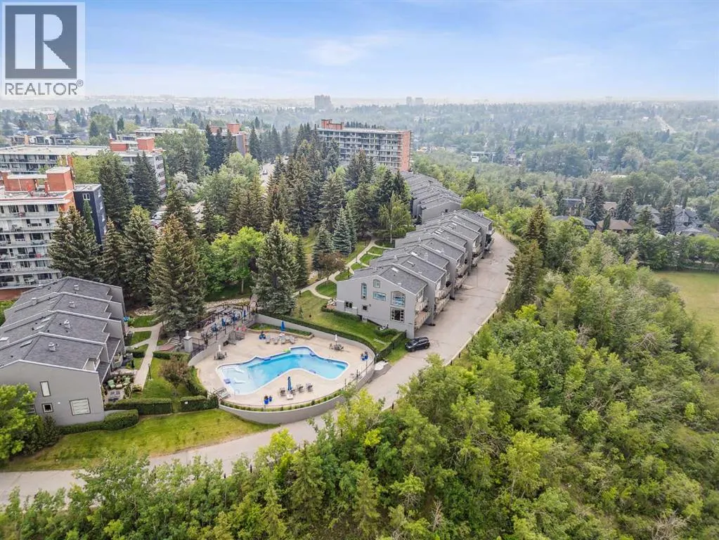 18, 3203 Rideau Place SW