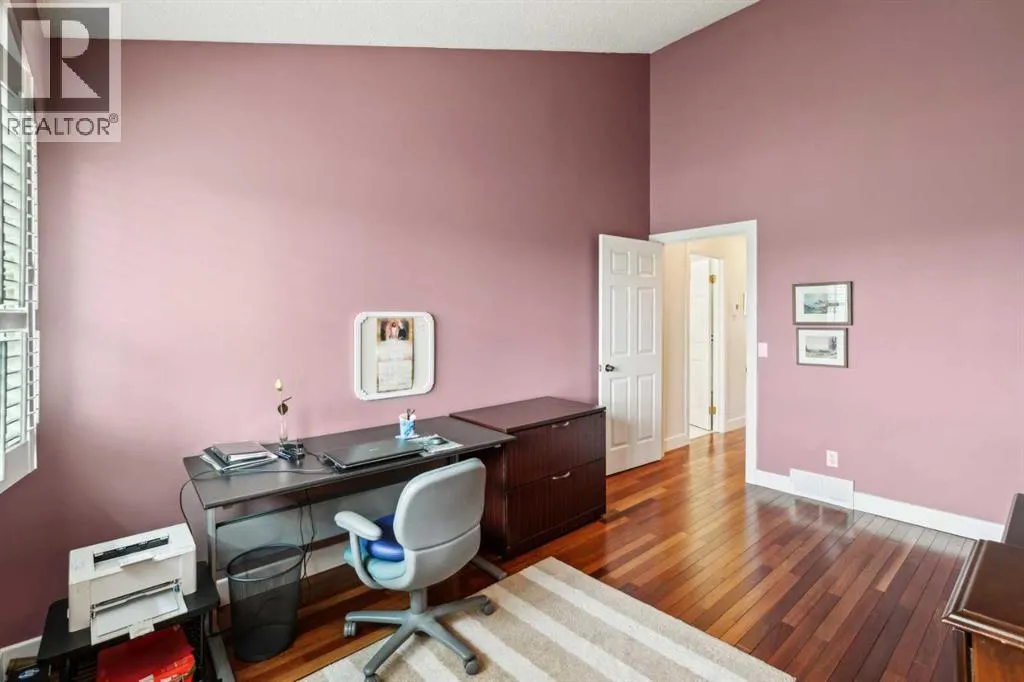 18, 3203 Rideau Place SW