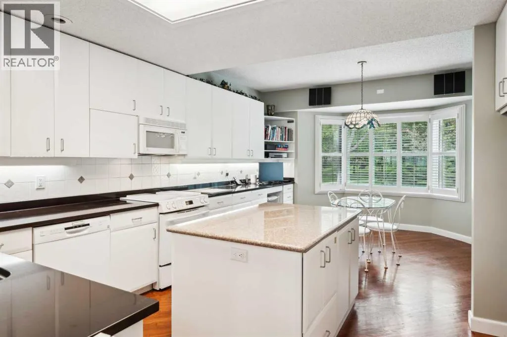 18, 3203 Rideau Place SW