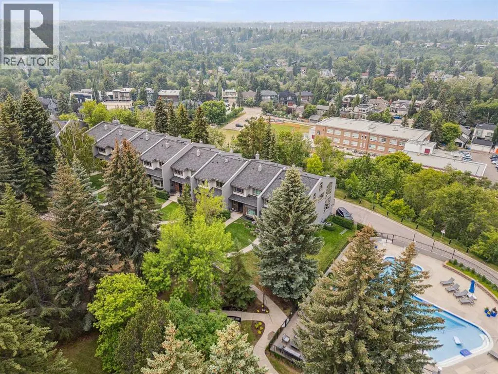 18, 3203 Rideau Place SW