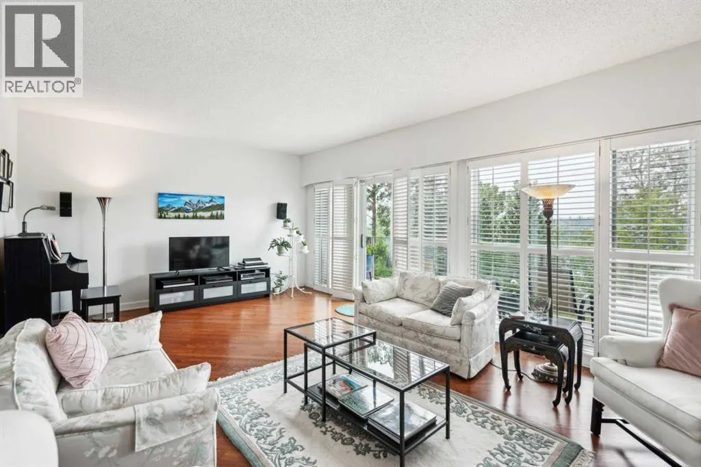 18, 3203 Rideau Place SW