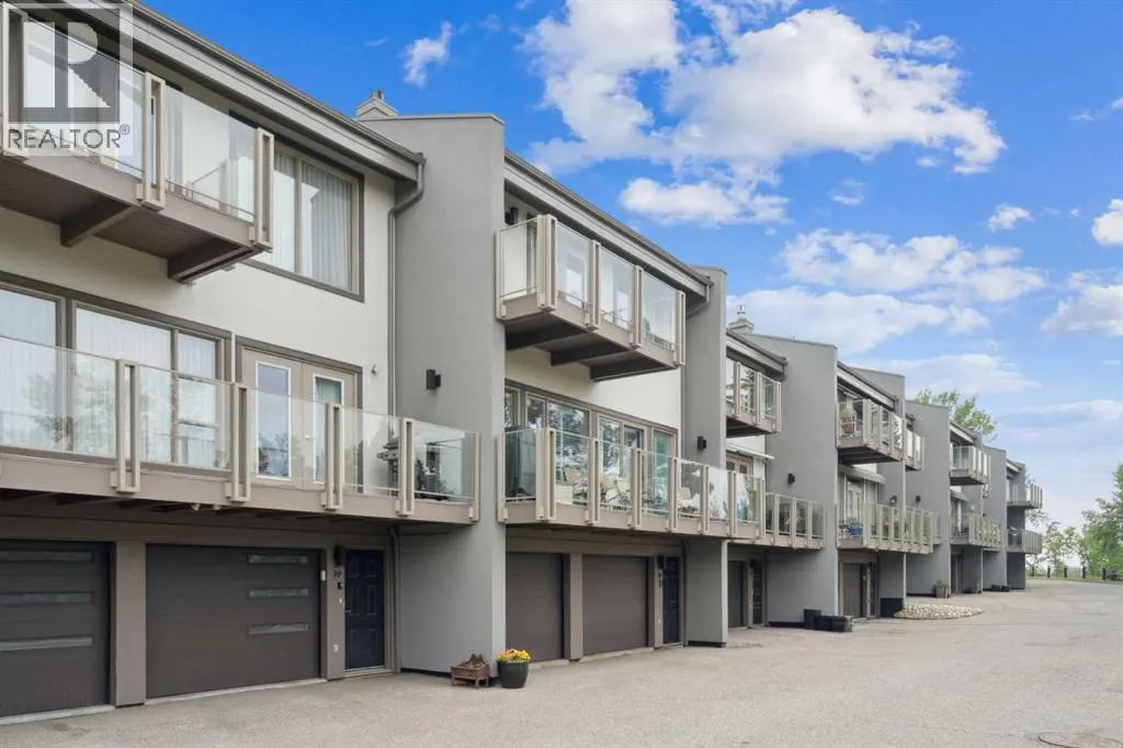 18, 3203 Rideau Place SW