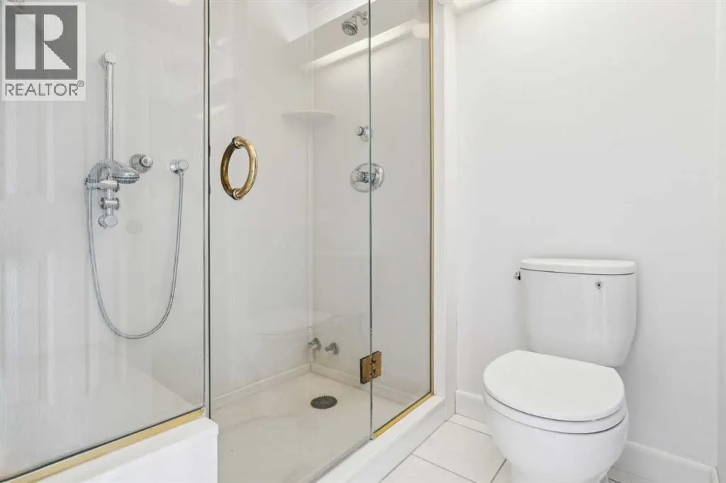 18, 3203 Rideau Place SW
