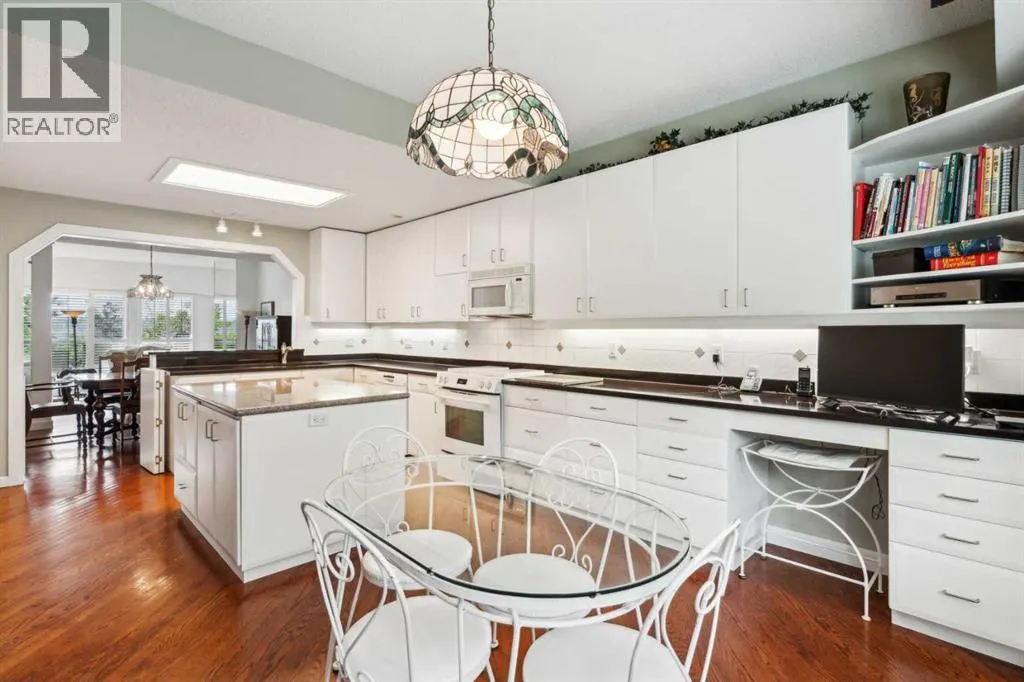 18, 3203 Rideau Place SW