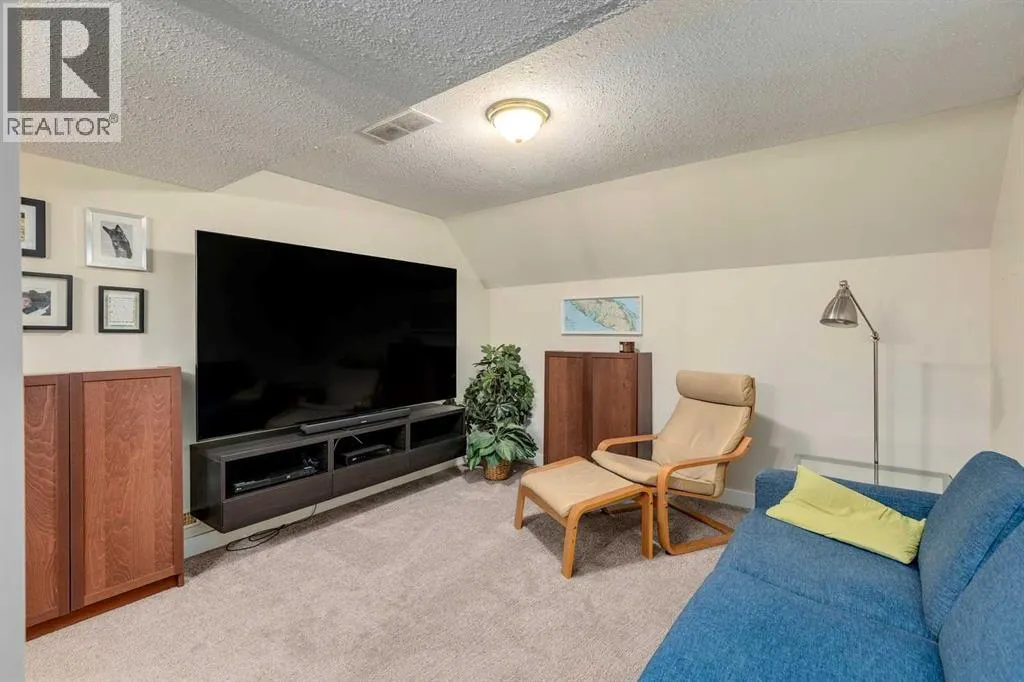 1052 Edgemont Road NW