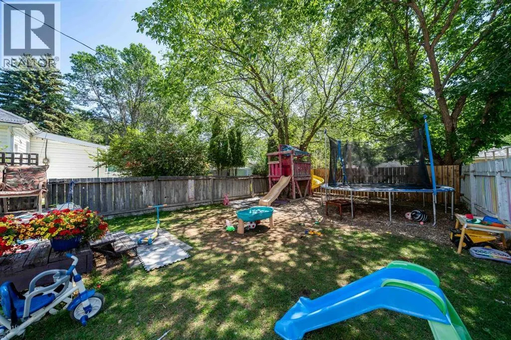831A 4 Street SE
