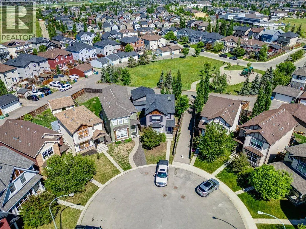32 AUTUMN Court SE