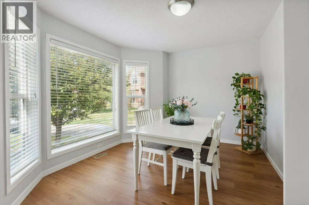 32 AUTUMN Court SE