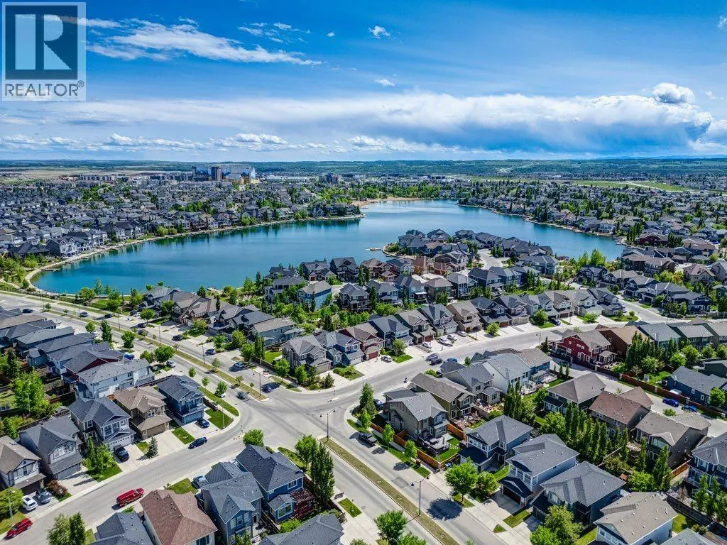 32 AUTUMN Court SE