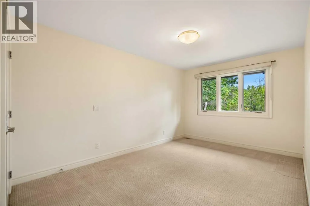 36 Baycrest Place SW