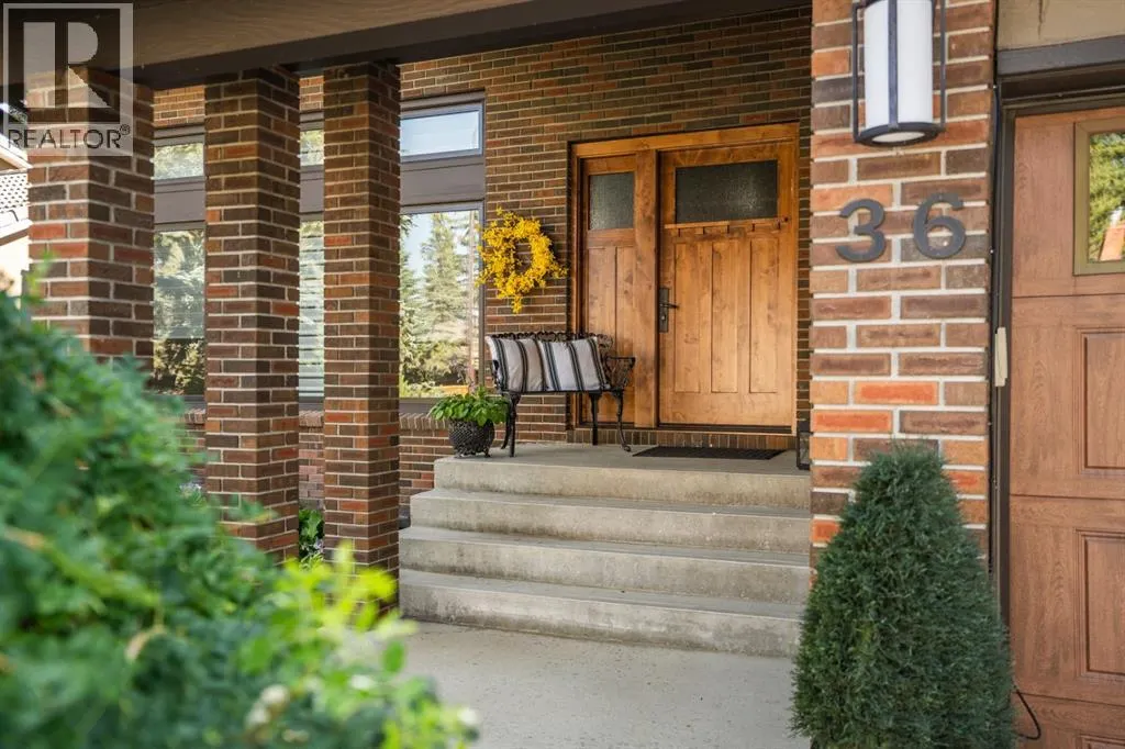 36 Baycrest Place SW