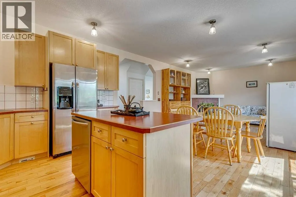 214 Springmere Close
