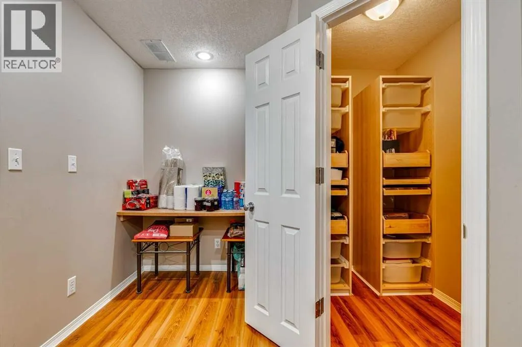 214 Springmere Close