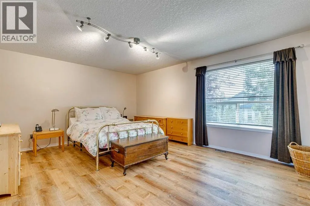 214 Springmere Close