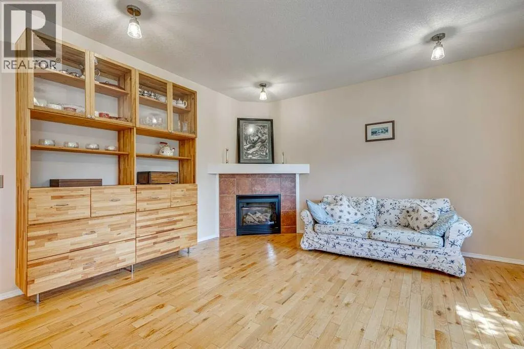 214 Springmere Close