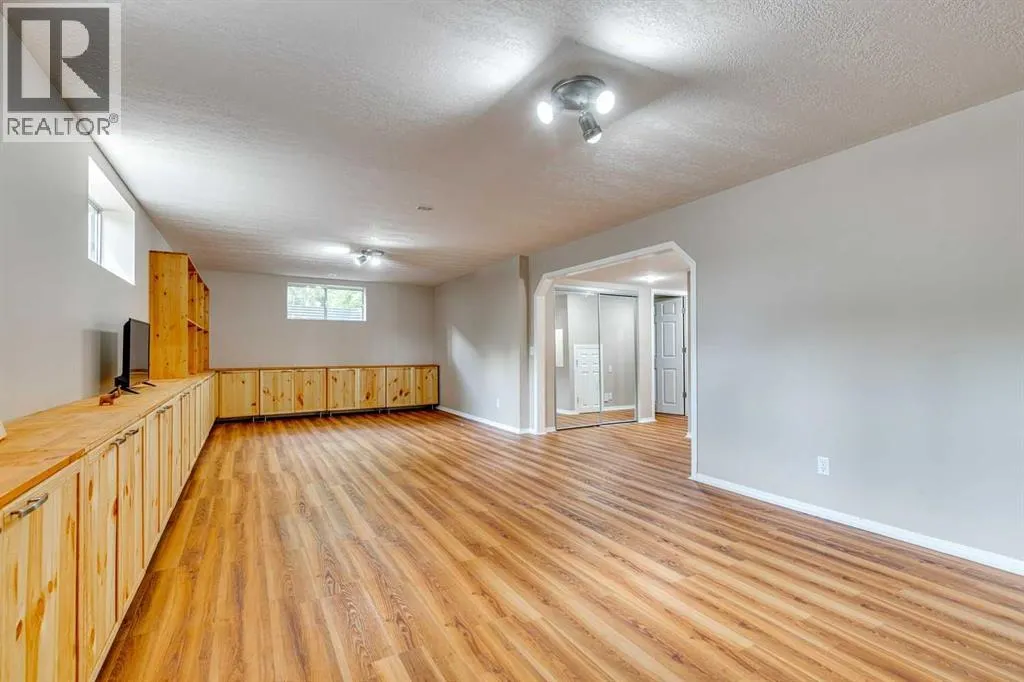 214 Springmere Close