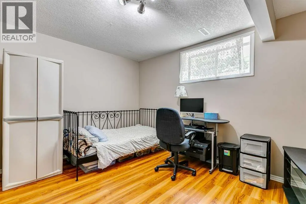214 Springmere Close