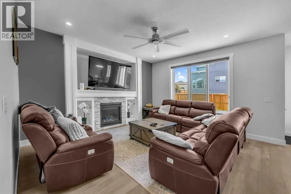198 KINNIBURGH Crescent