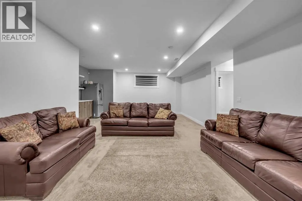198 KINNIBURGH Crescent