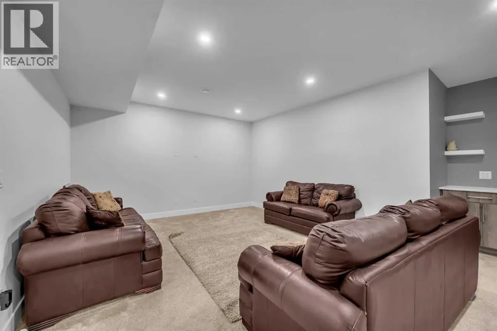 198 KINNIBURGH Crescent