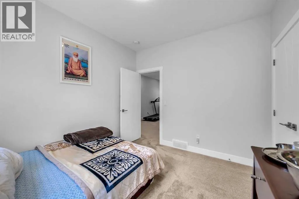 198 KINNIBURGH Crescent