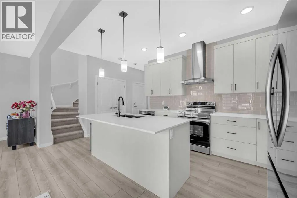 154 Silver Spruce Grove SW