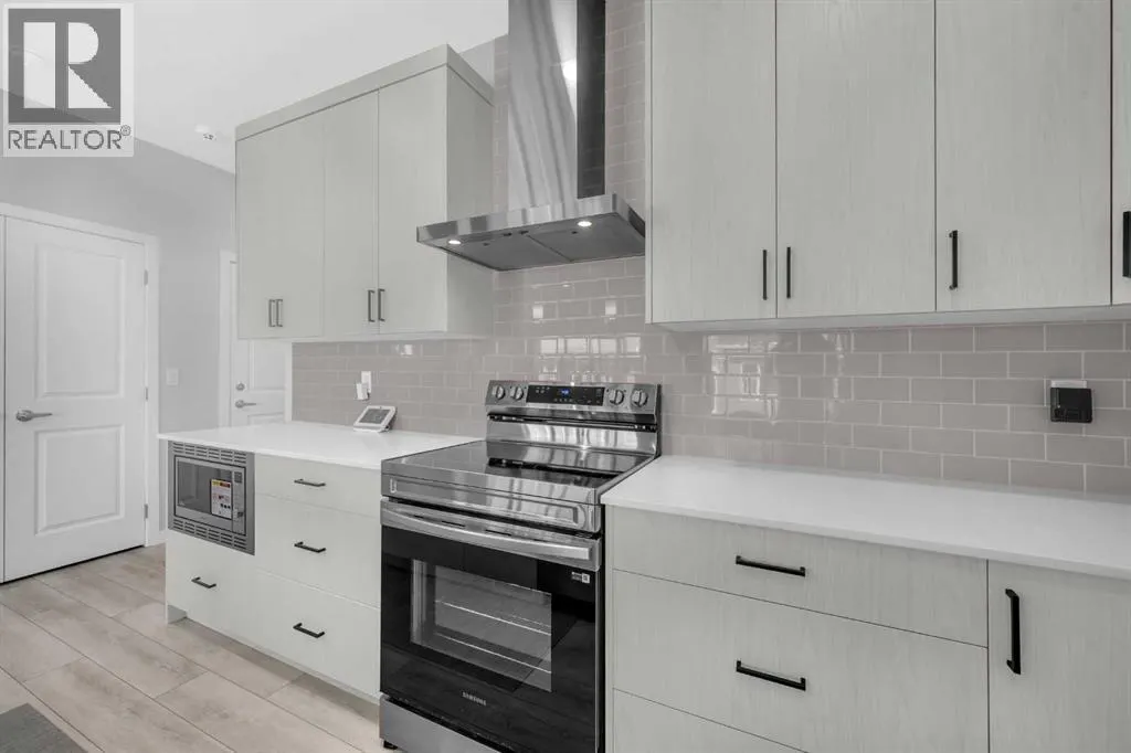 154 Silver Spruce Grove SW