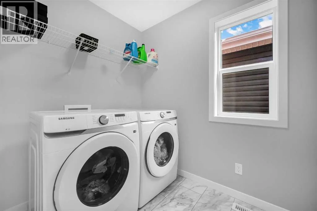 154 Silver Spruce Grove SW