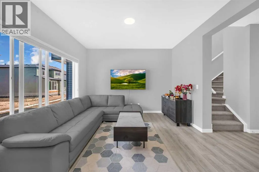 154 Silver Spruce Grove SW
