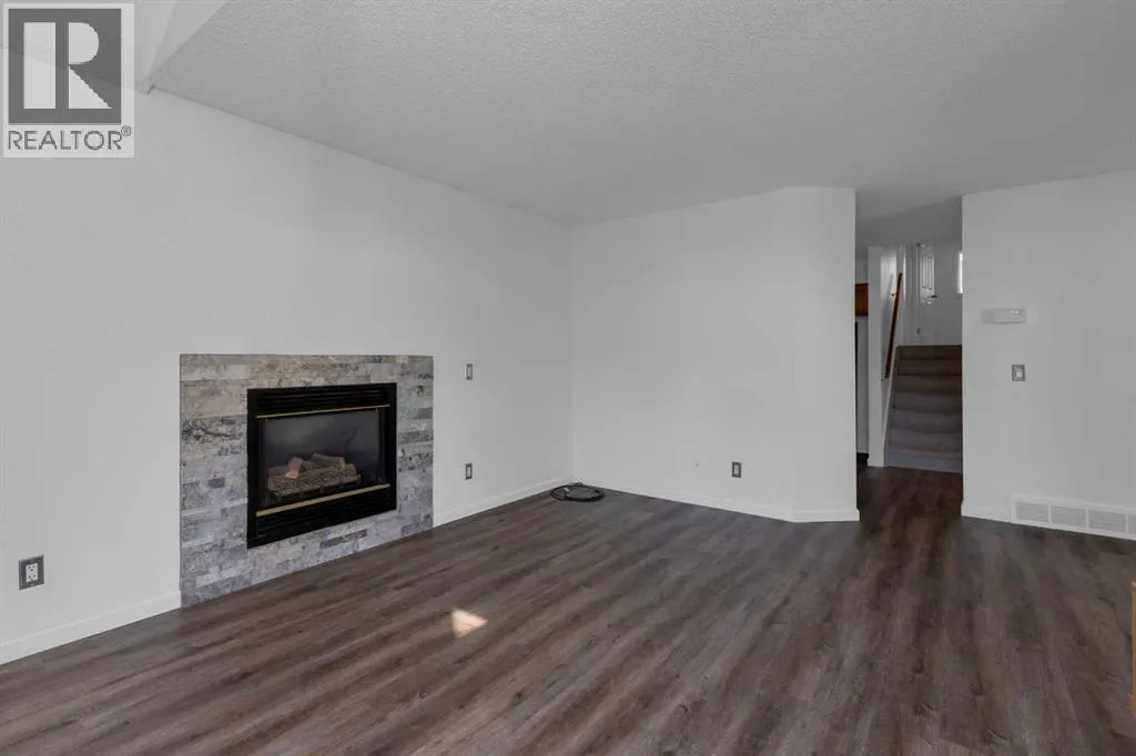 120 Woodfield Green SW